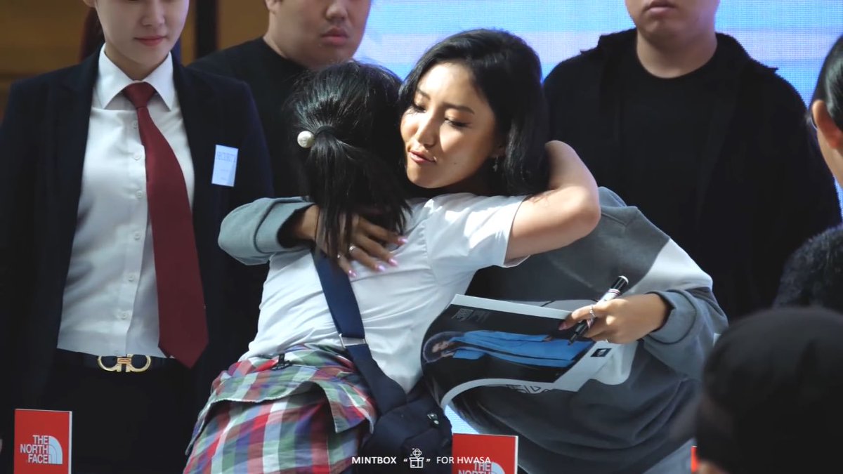 This was during Hwasa's first solo fansign, she gave children the softest hugs and even played with them
