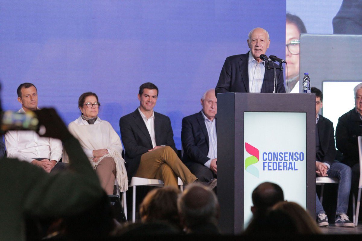 MMartaCorrado's tweet photo. Este domingo vota libremente. Es mentira qué hay solo dos opciones. Somos la alternativa a este modelo de ajuste y marginación. Tenemos al Messi de la economía. Lavagna sabe cómo salir de la crisis y lograr un crecimiento sostenido. #ConsensoFederal #Lista137A https://t.co/hwzN3wrhwA