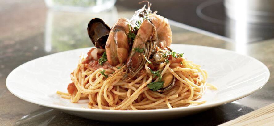 Friday is for fish 🐟...did you try our Seafood Spaghetti yet??? Every bit as delicious as it’s looks! Now you know where your weekend can starts! #tenterden #seafood #italianfood #healthylifestyle