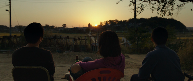 LostInFilm's tweet photo. 'Burning' (2018, Lee Chang-dong). Cinematography: Kyung-pyo Hong. https://t.co/LEkRkanhyu
