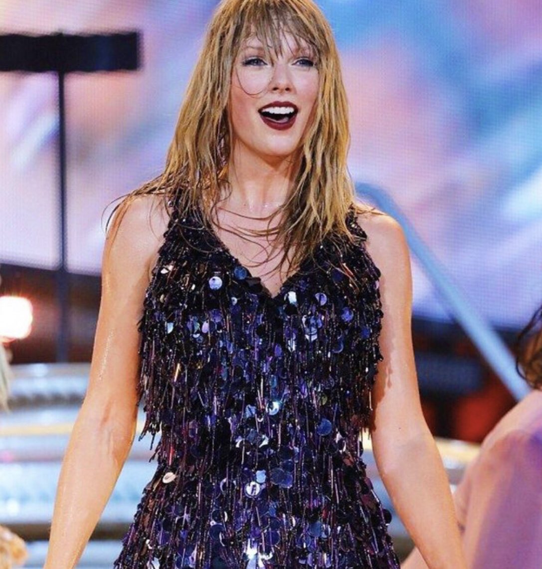 KatieJeanQueen's tweet photo. Did @taylorswift13 put #pastel #invisiblesmoke at start of rep tour, bookended by the pastels of final song #tiwwchnt? Then #memusicvideo kicks off TS7 #lover era with ts6 mirrored image visuals AND THE KALEIDOSCOPE TRANSITION AT LONDON 🤯🦋🤯

I-          

#LoverIn14Days https://t.co/4MvGzi6yev