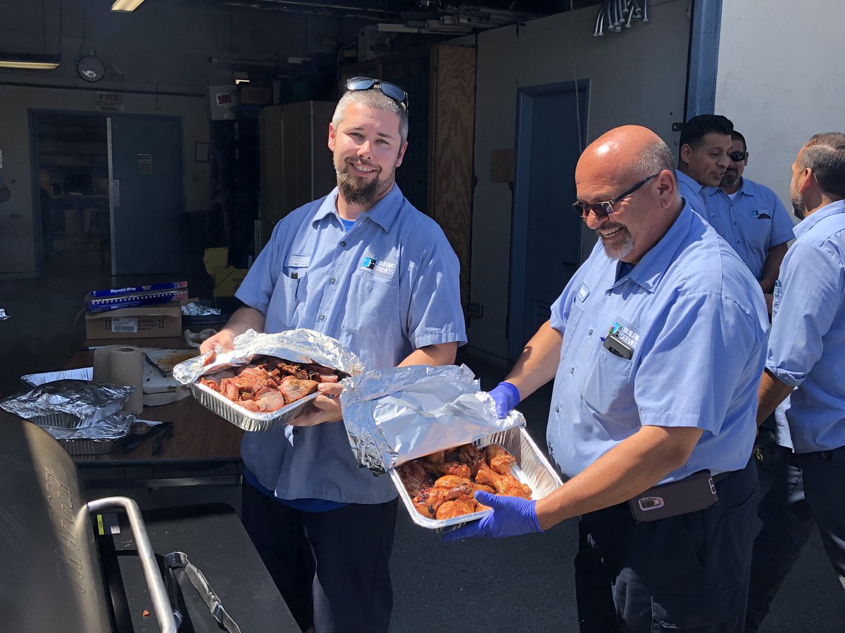 You can find the finest bbq and smoked tri tip @RowlandSchools @BldgSrvcMSS! @_JulieMitchell_ #WeAreRUSD #culinarytalents #connecting #workfamily