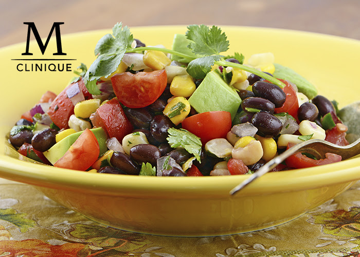 Midtown_Mtl's tweet photo. Vous vous demandez quoi #manger pour #souper? Nos #nutritionnistes vous proposent la #recette du mois : leur salade mexicaine aux haricots noirs. Délicieuse et #nourrissante, elle coche toutes les cases! https://t.co/mn2pz7sSSu
