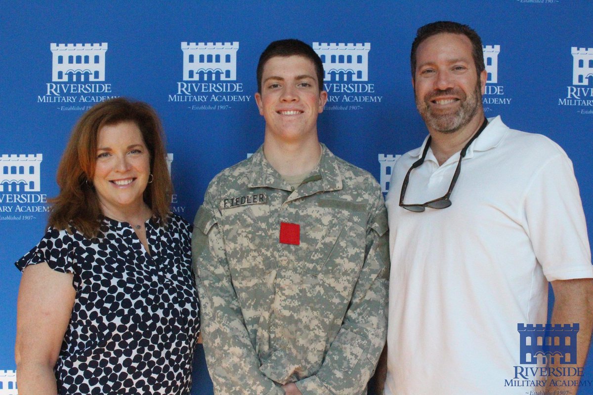 StephFiedler's tweet photo. SO proud that Lee is now part of the incredible tradition of https://t.co/jtmAxhYLKU he begins his ROC cycle (basic training). I know that he would appreciate any words of encouragement that you would like 2 share. If you'd like his address, please message me.  Thanks!  #RMAproud https://t.co/qFsyblTFXU
