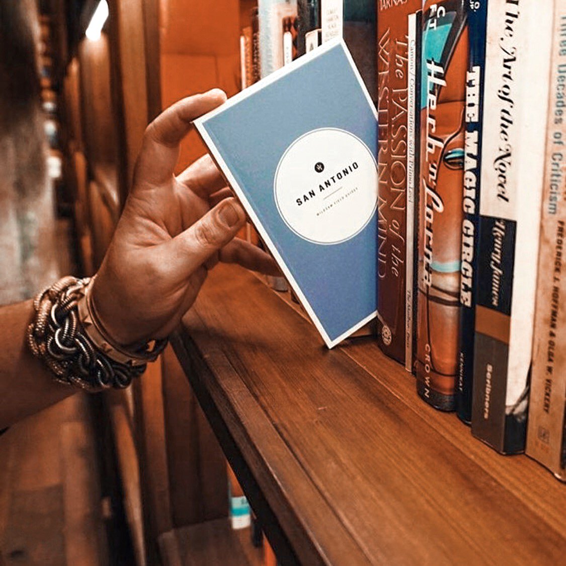 Get out and explore new places.
Where's your favorite place to eat in San Antonio and why? 😋
.
.
.
.
PC: Wild Sam Field Guides
#haysco #hayscooutfitters #hco #sanmarcos #sanmarcostx #smtx #txst #txst23 #TXSTmovein #wildsame #wildsamfieldguides #nationalbookloversday #booklovers