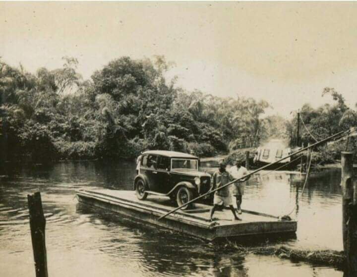 Ngrtrends's tweet photo. Year 1962, men transport a Rolls Royce across the river in Eastern Nigeria. 

#NGRTrends https://t.co/m7xr2W1JBw