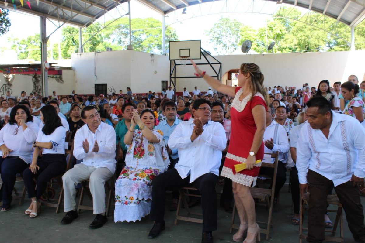 karlarfb13's tweet photo. U máank'iinal máasewáal kaajo'ob 2019. En nuestros pueblos originarios reside la invaluable riqueza cultural, costumbres y tradiciones. Hoy en representación del H. Congreso del Estado asistí a la Celebración del Día Internacional de los Pueblos Indígenas. 
 #Distrito14 #Teabo https://t.co/iLOjDqBMp1