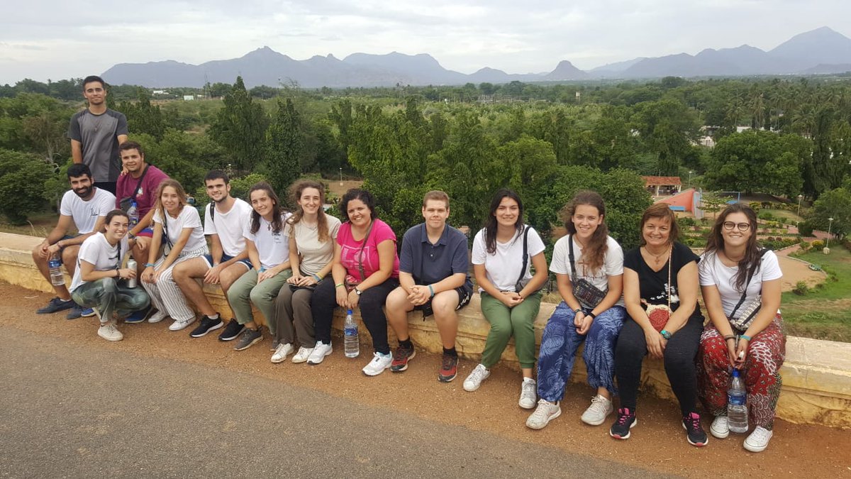 PROYDE_Levante's tweet photo. 🔴 ÚLTIMA HORA | Os informamos que ya han aterrizado en el aeropuerto de Manises (Valencia) nuestro grupo de voluntarios internacionales juveniles de Gente Pequeña. Han llegado todos bien aunque algo cansados del largo viaje. #SomosPROYDE #SomoLaSalle #300LaSalle  #Voluntariado https://t.co/WmzoSPRnXh
