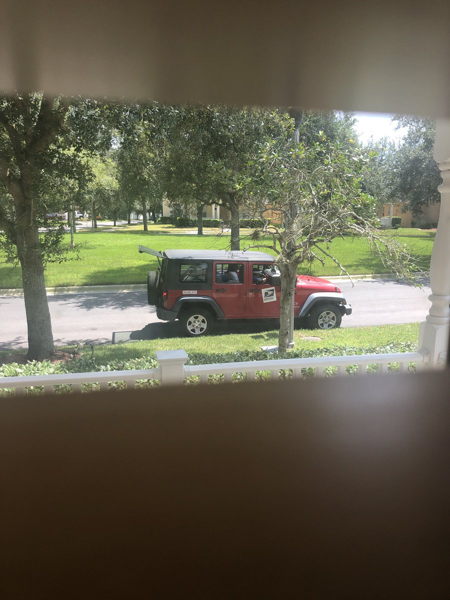 Love that the USPostal Service drives a Jeep 🚙 #yep #jeeper #jeep #FridayThoughts #postwoman #thriverdriver