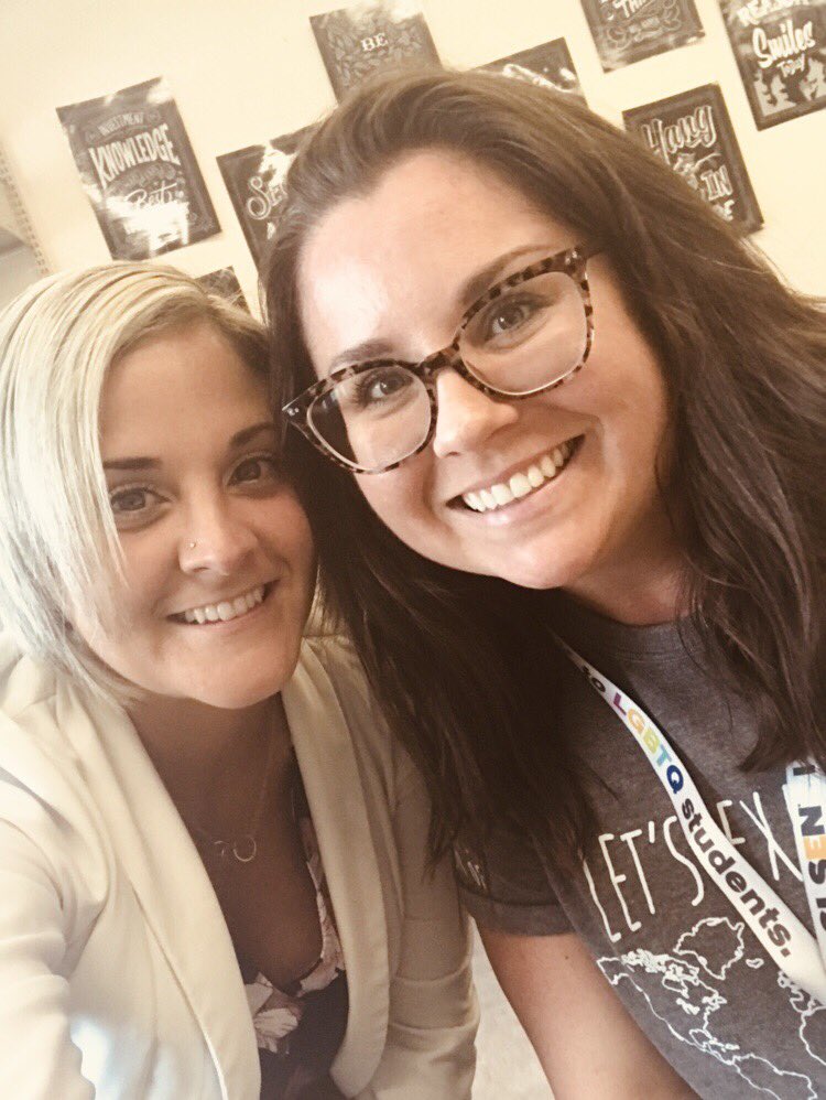 Dodge4Literacy's tweet photo. Ready for ALL of the open houses.. our house is so opened! @WalkerMiddleIB @mizz_sgonzalez #readingdreamteam https://t.co/OOWUS0fDw0