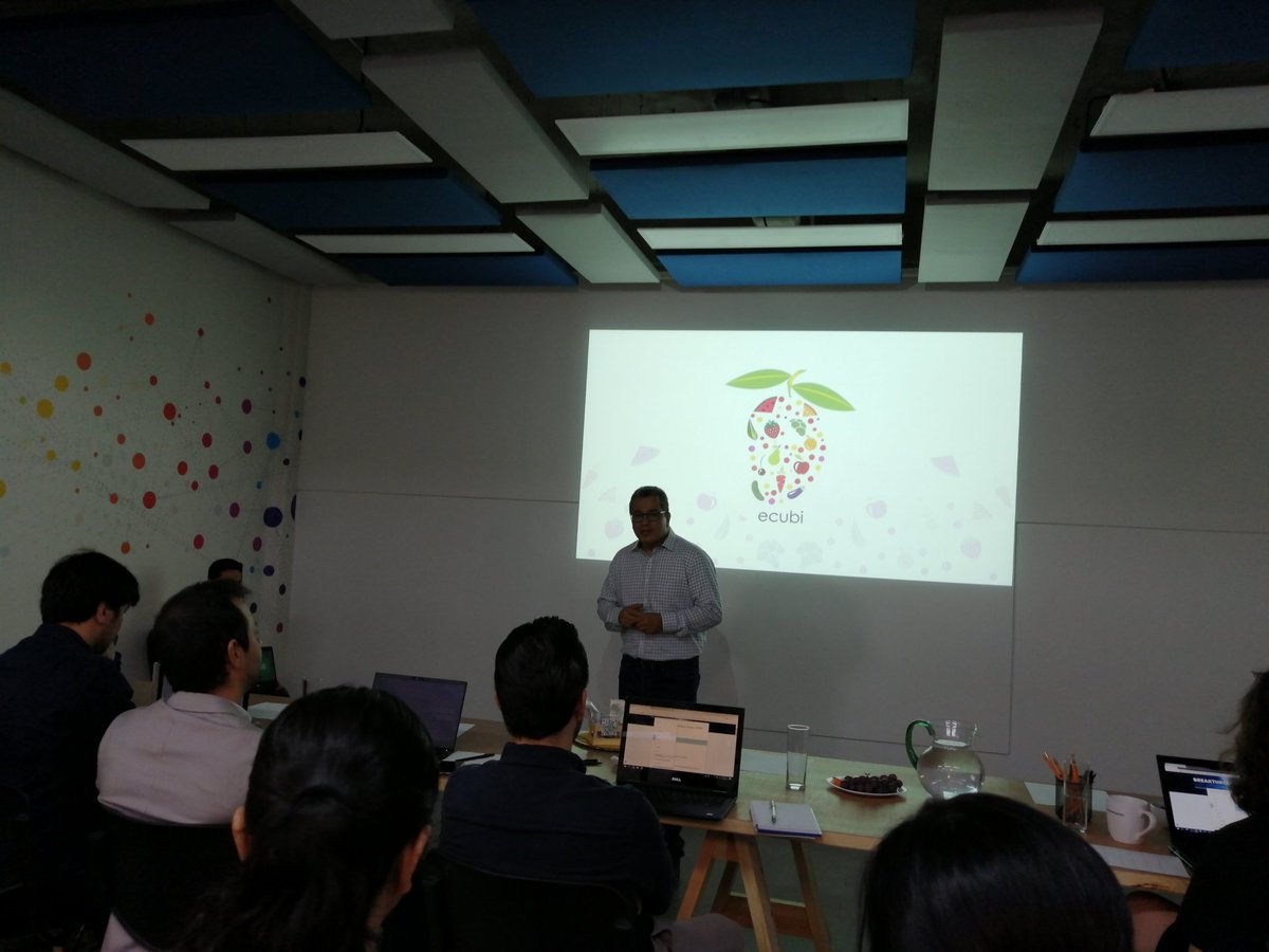 Beto_OchoaRuiz's tweet photo. Comenzamos semifinales del #XChallengeMX de @CleantechMX despues de 3 dias de mentorias de expertos en el #CapstoneX y bajo la guía del Dr Luis Aguirre de GreenMomentum, nombrado como Champion of #Change por el gobierno de EU bajo el mandato de Obama, una experiencia única!!! https://t.co/I3UkggjweE