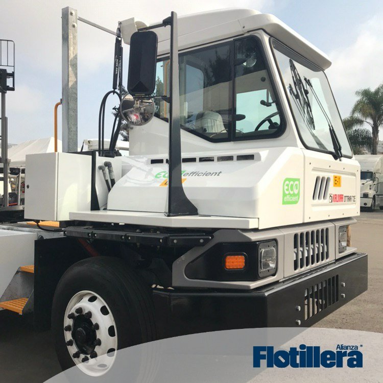Flotillera's tweet photo. Christopher García @CHRISGAREN responsable de @SitsaMex a nivel nacional dio a conocer que el camión @Kalmarglobal #OttawaT2E es un equipo 100% de tecnología verde, capaz de soportar jornadas de 24 hr. con cargas mínimas de 30 min. y de arrastrar hasta 65 toneladas. https://t.co/kKhvLstu2b