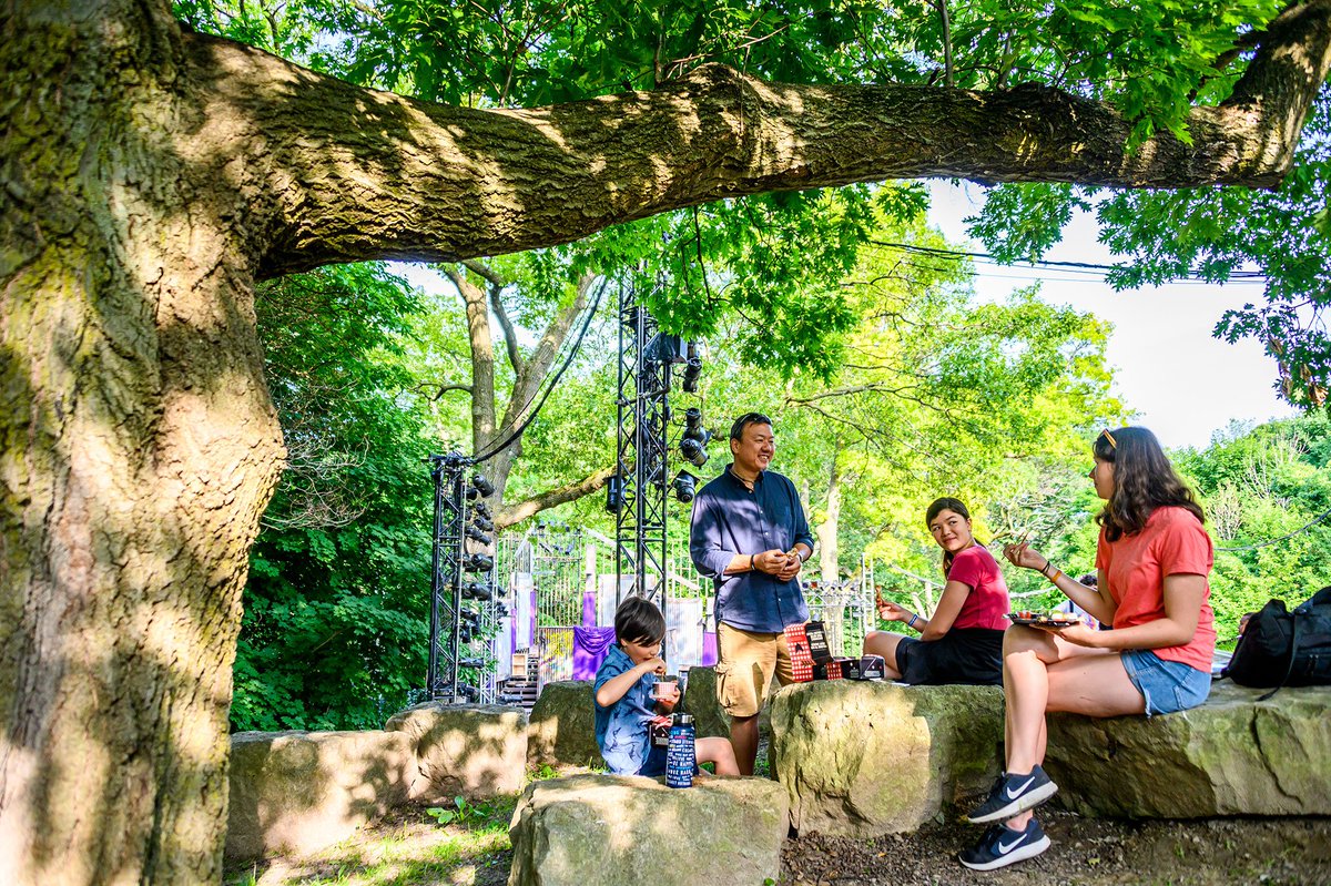 canadianstage's tweet photo. Date night, family outing, picnic with friends—Shakespeare in High Park is a the perfect summer experience for everyone. Until Sept 1. #SiHP 📷 @DahliaKatz https://t.co/x3JaUhUQa5