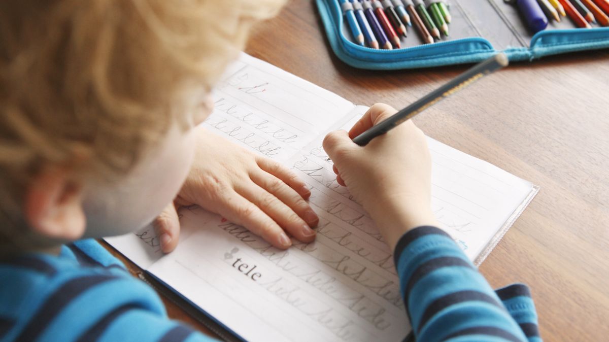 hwtears's tweet photo. "The Case for Cursive: 6 Reasons Why Cursive Handwriting is Good for Your Brain"
https://t.co/2qkeCr2yod
.
#cursiverocks #teachcursive #cursivehandwriting https://t.co/dDYAql11V8