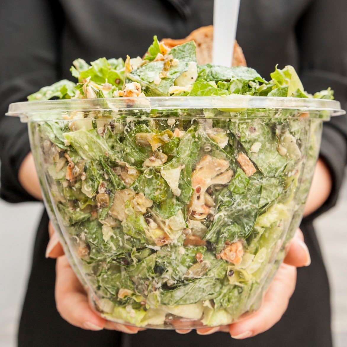 Chopt's tweet photo. Free salad Friday 🥗 Have you found your perfect bowl yet? Share what's in your #CustomerCraft below for a chance to win free salad!⠀
⠀
Maddy orders romaine with quinoa, avocado, pumpkin seeds, Brussels sprouts, and roasted sweet potatoes with Mexican Caesar. https://t.co/2OWxCyu0Y7