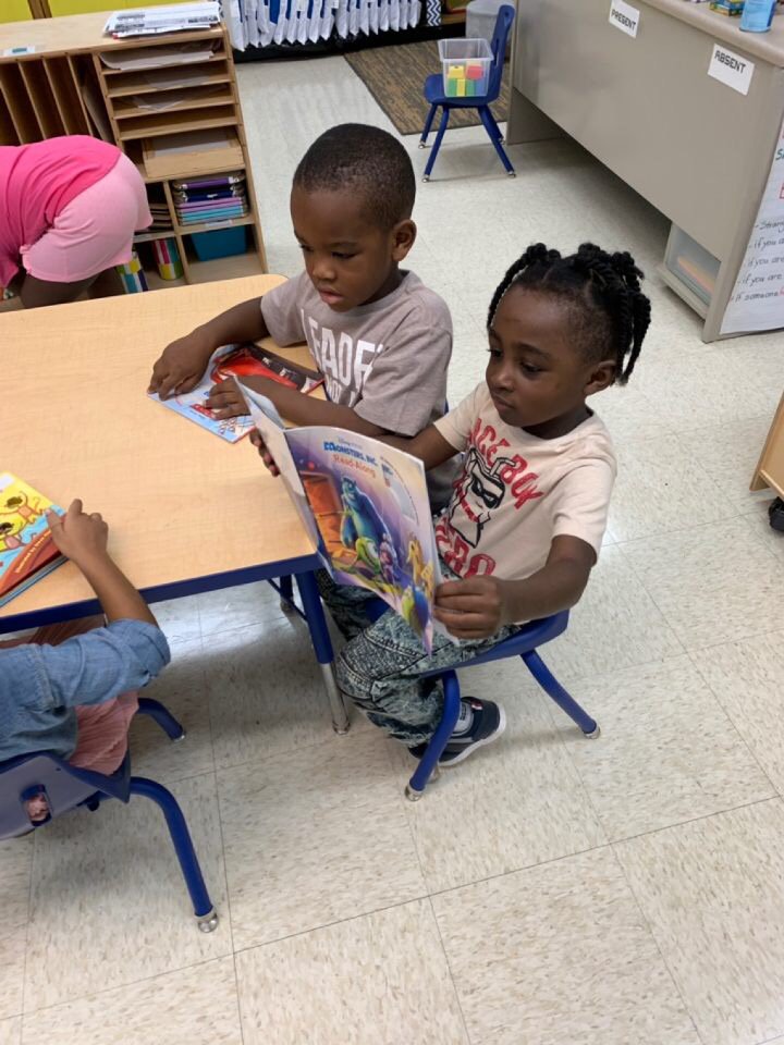 DekalbEla's tweet photo. Students in Ms. DeJean’s 4 year old class at DeKalb Early Learning Center spend time reading and exploring books! #literacy #earlyliteracy @DeKalbSchools @DeKalb_ELC https://t.co/auIgMpjyIO