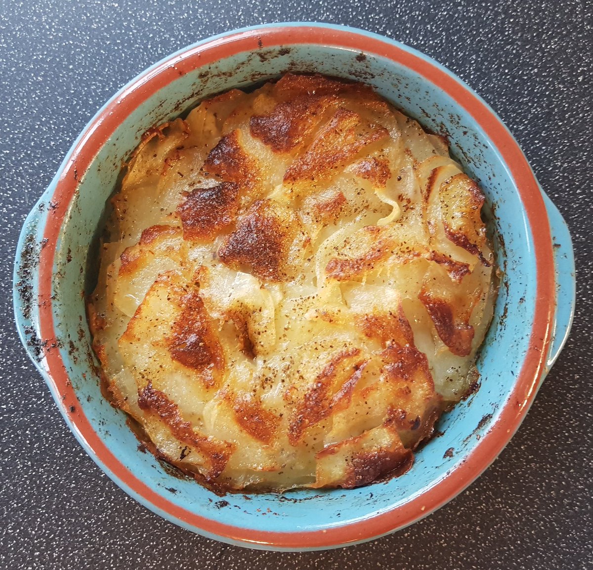 Kyle_kitchen2's tweet image. My favourite potato dish to make - garlic pomme anna, sprinkled with #seaspoon #wonderfoodfromthedeep #seaweed for seasoning. I made this myself for dinner tonight. #kidswhocook #pommesanna #homecooking #pommes #potato