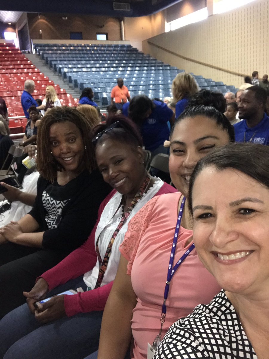 drhollyj's tweet photo. I’m so happy to be a part of the Fort Bend ISD family. @FortBendISD #DSARocks https://t.co/tJDvPanJ3f