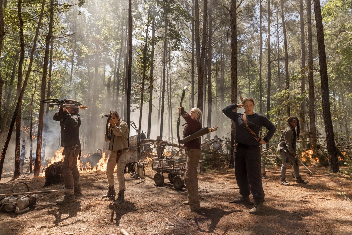 TheWalkingDead's tweet photo. Squad up 😤 https://t.co/Qs3ttHJPez