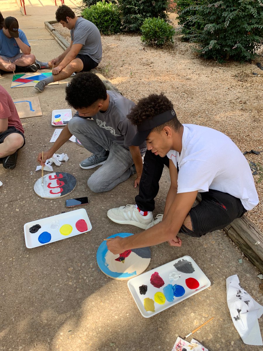 HopkinsSeminar's tweet photo. Great day of service at China Grove Elem. These kids helped spruce up a community flowerbed and created 24 pieces of art to brighten the stairwells. We cannot wait to come back! Thanks for having us! #SouthServes #srhs1920 @CGE_Principal @KellyWWithers @DavidMOvercash https://t.co/WY0QBwhrTv