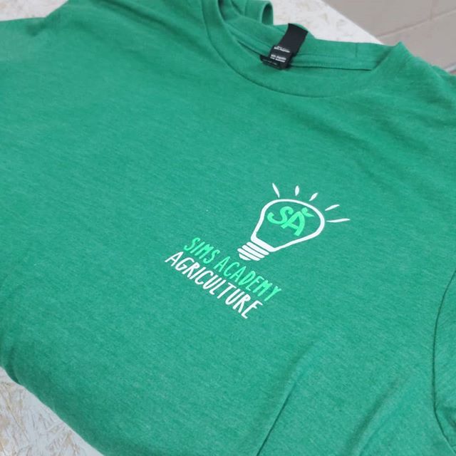 hueprints's tweet photo. #work #job #myjob #company #grind #dayjob #ilovemyjob #business #workinglate #computer #business #design #custom #tshirts #graphics #screenprint #largeformat #printing #versacamm #cmyk #apparel #customapparel #creative #banners #signs #smallbusiness #ryogram #screenprinting … https://t.co/TEE1sAwtjy