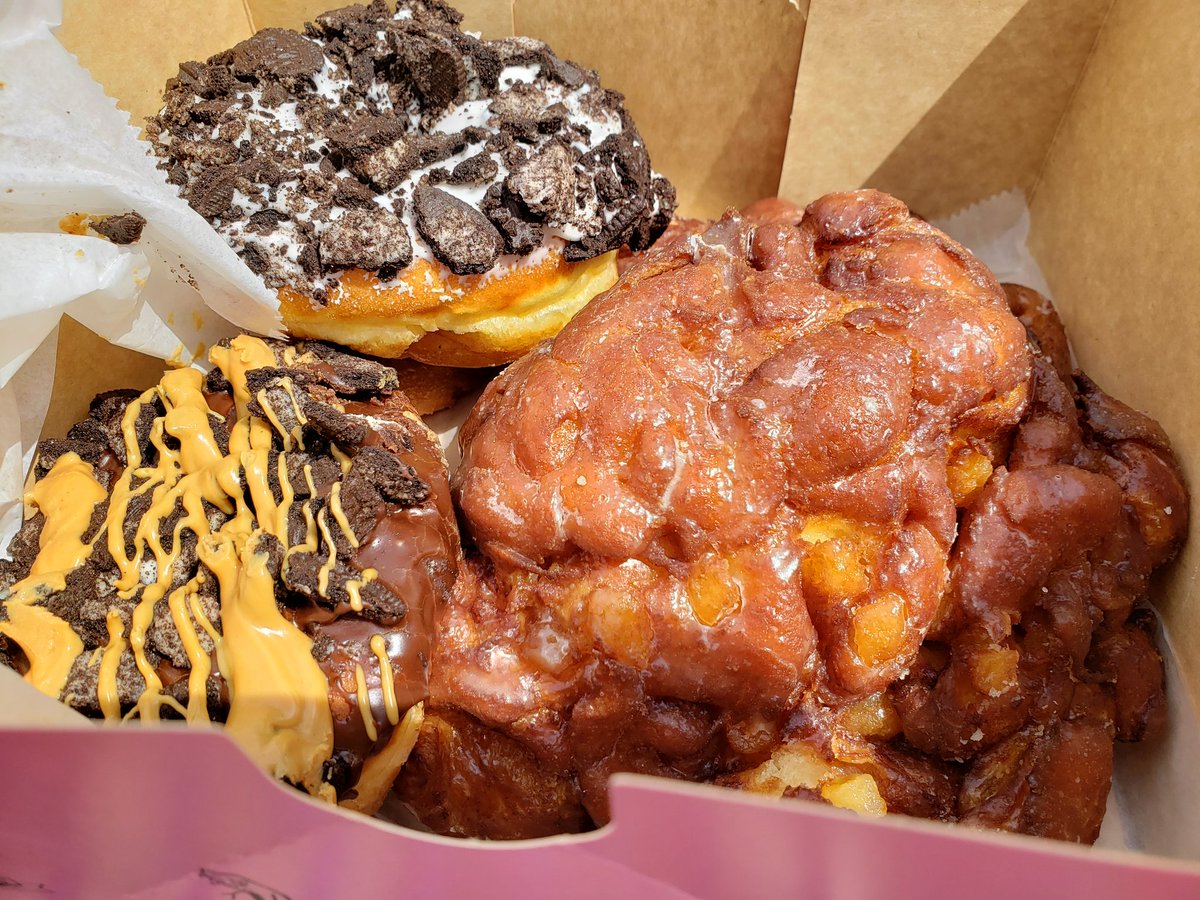 EverydayTasty's tweet photo. Amazing #vegan doughnuts at @VoodooDoughnut https://t.co/FCGTeoN9Pb