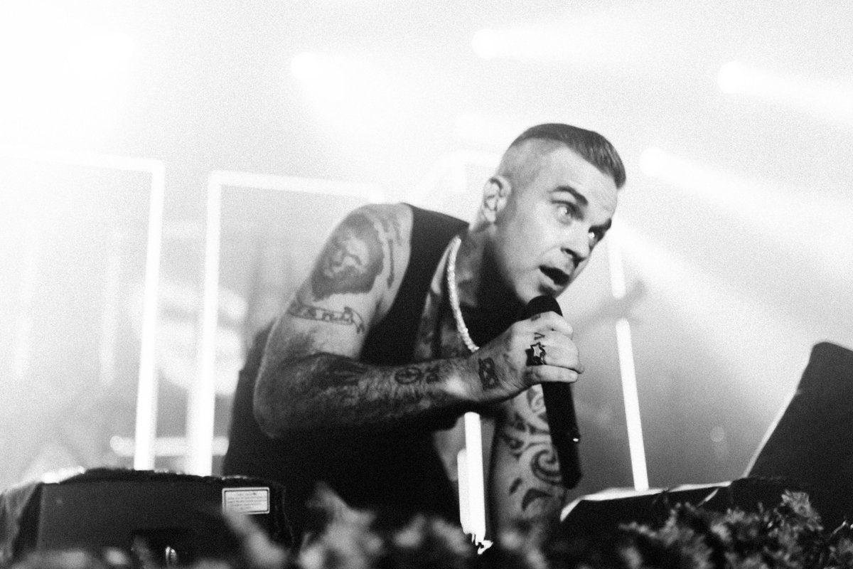 robbiewilliams's tweet photo. .@Smukfest you were incredible. So much love x https://t.co/qJJXz5DG7h