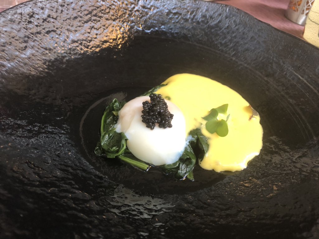 Katiewenman's tweet photo. First Michelin star meal @Color_Hotel La Veranda Del Color. A slow cooked egg, spinach and bearnaise sauce. Then crispy pig with Jerusalem artichokes. And a classic crepe suzette flambé. https://t.co/9U7nJFvRdF