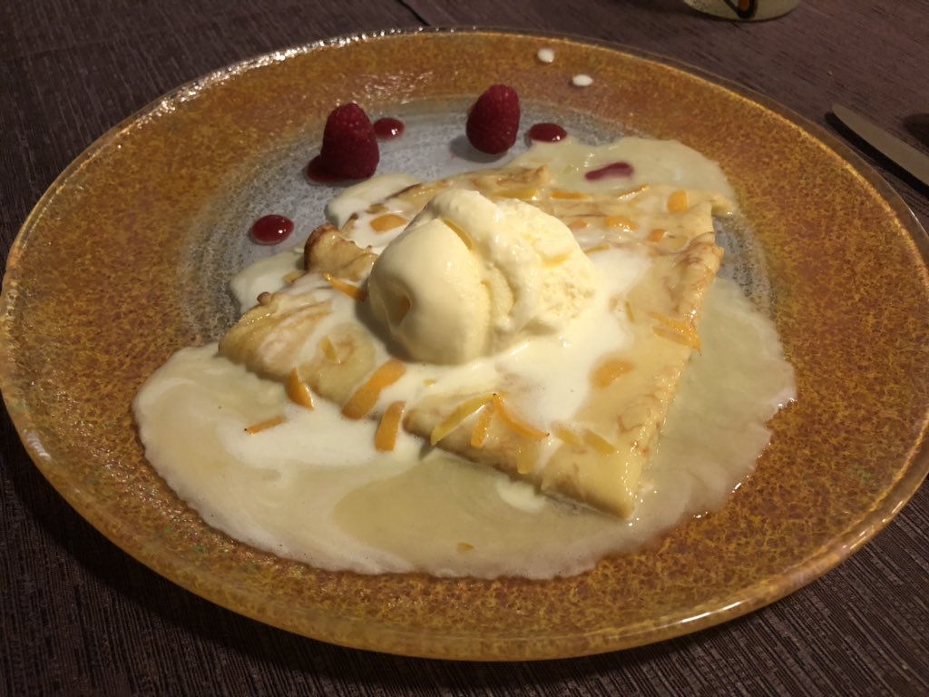 Katiewenman's tweet photo. First Michelin star meal @Color_Hotel La Veranda Del Color. A slow cooked egg, spinach and bearnaise sauce. Then crispy pig with Jerusalem artichokes. And a classic crepe suzette flambé. https://t.co/9U7nJFvRdF