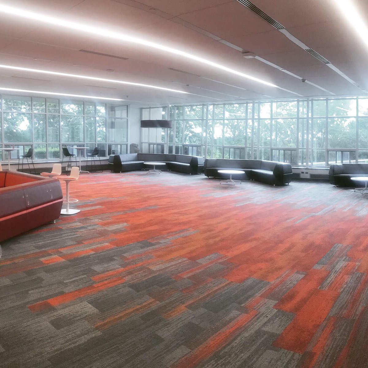 StudentLivingSU's tweet photo. Check out these AWESOME renovations in Day Hall!! The main desk is so beautiful! And eagerly awaiting to be filled with packages 📦📨 https://t.co/hftbqKtQe5
