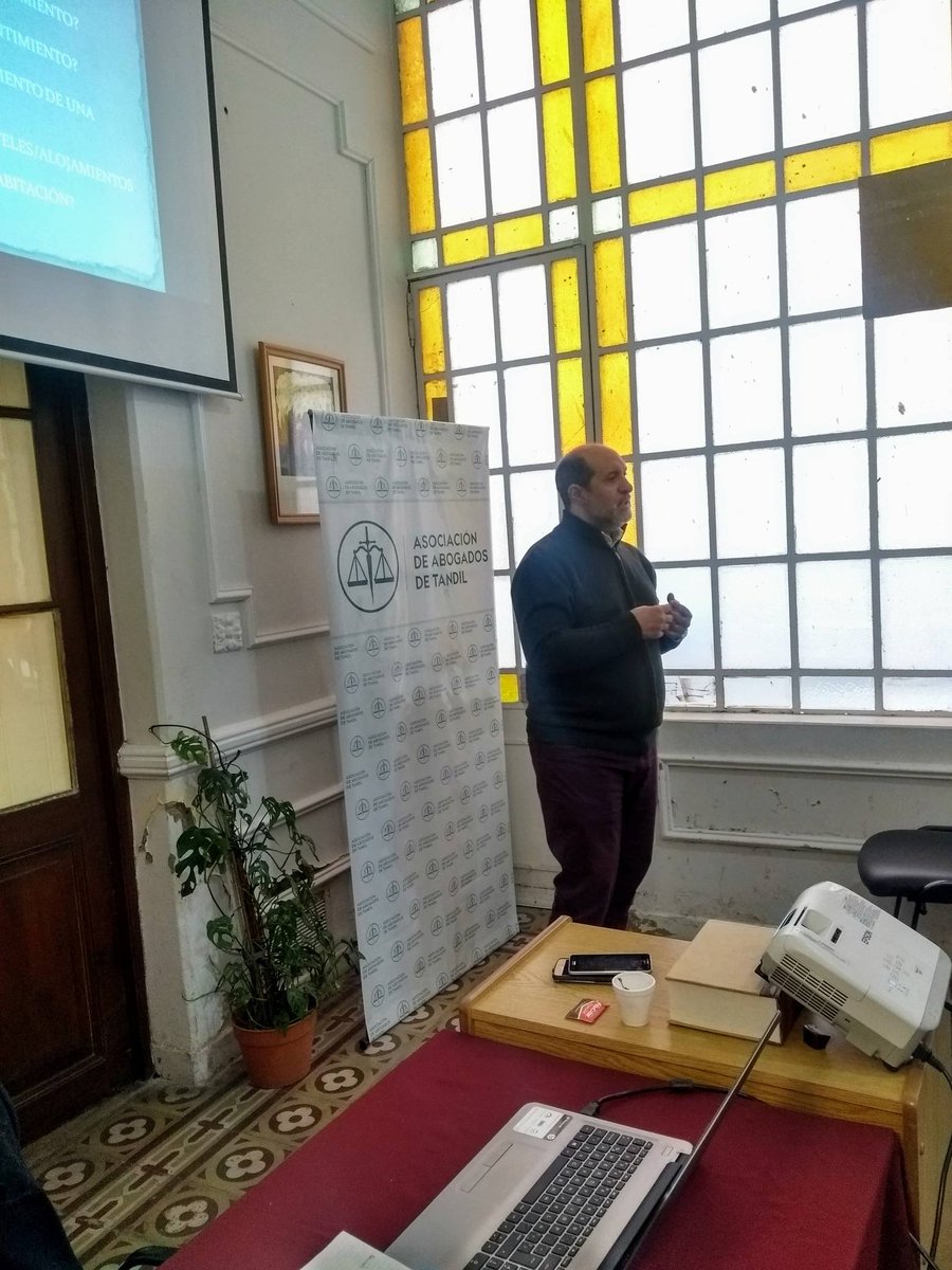 AAT_oficial's tweet photo. ➡ #PENAL - Se lleva adelante en estos momentos en nuestra sede de la AAT, el primer módulo del Ciclo de Charlas de Penal.
Disertante: Dr. Diego Araujo
#AAT #PENAL https://t.co/GnRwRSNknk