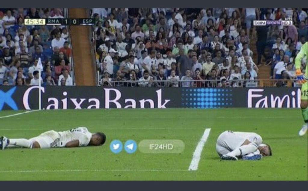 شكلي إذا دخل علي ابوي في الليل وانا ماسك جواالي:
