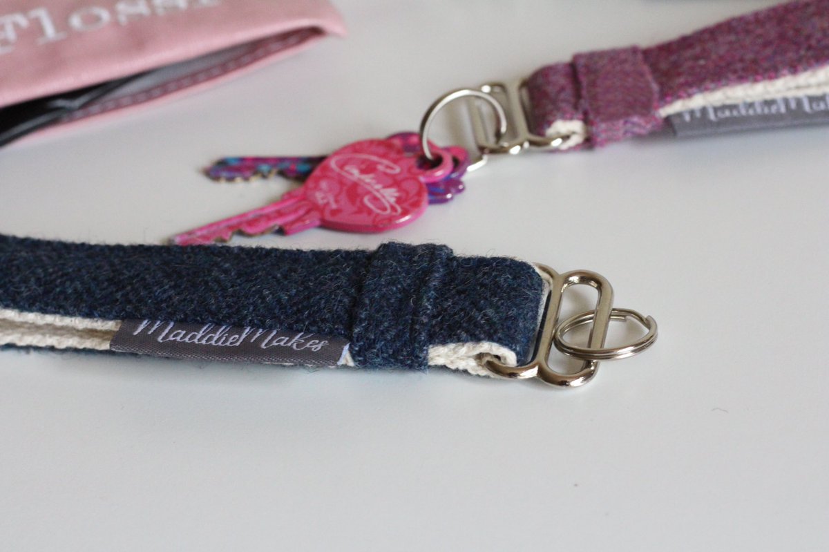 MaddieMakes's tweet photo. Introducing the Clutter Noodle! Our multi-use wristlet, that is perfect for gathering all your essentials for your walkies!

Clip on your poop bags, keys or panic alarm. Slip on your wrist &amp; keep your hands free during your adventures 💛

#MaddieMakesForYou https://t.co/aWw7gSdJ30