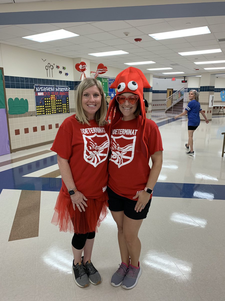 mrsmartindalek's tweet photo. Squid squad! @henriehawks @IPrincipal78 @Tucker4thMath #determinat #henriehawks https://t.co/nzJjXPYw9i
