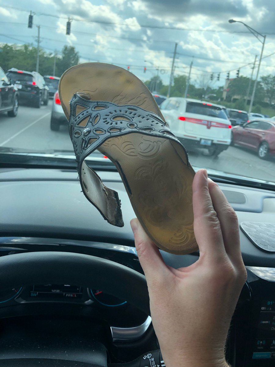SLSTUMBO's tweet photo. Well my shoe broke in Meijer.... so this has been interesting #draggingmyshoe #madeitbacktocar https://t.co/zIZ2MdSd6s