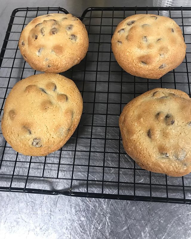 TheCheesecakeN1's tweet photo. Hot cheesecake stuffed chocolate chip cookies anyone? https://t.co/f3jEr5exrT