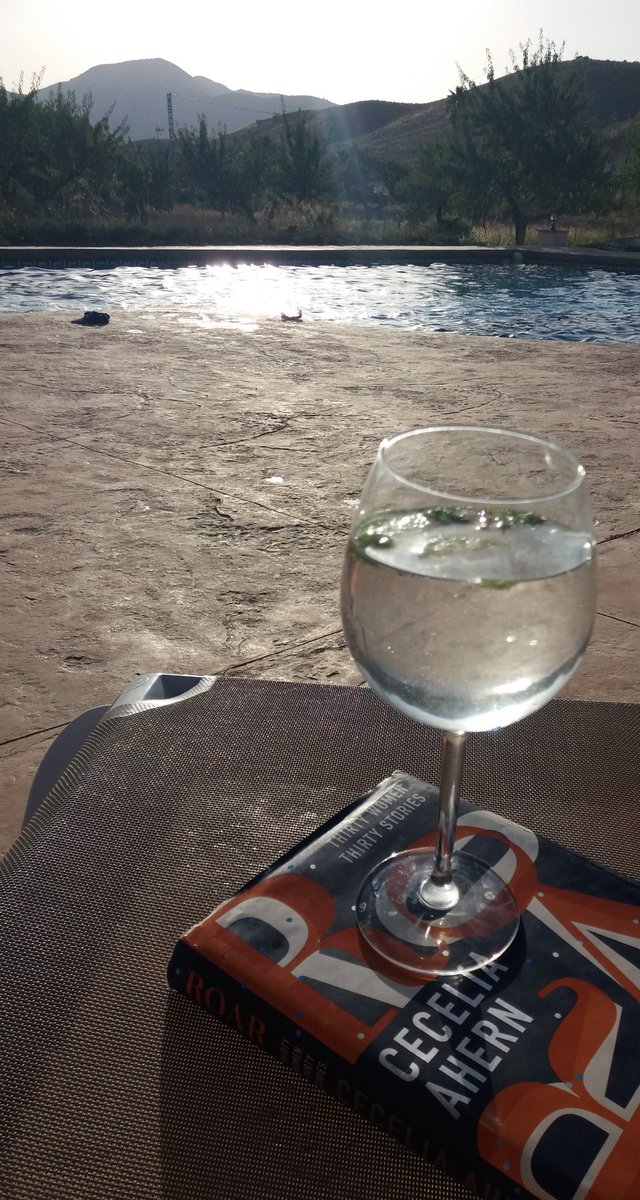 NMLPerkster's tweet photo. 11 days done..16 to go #Mojito #poollife #HowwillIcope? https://t.co/BYIPpX5mU9