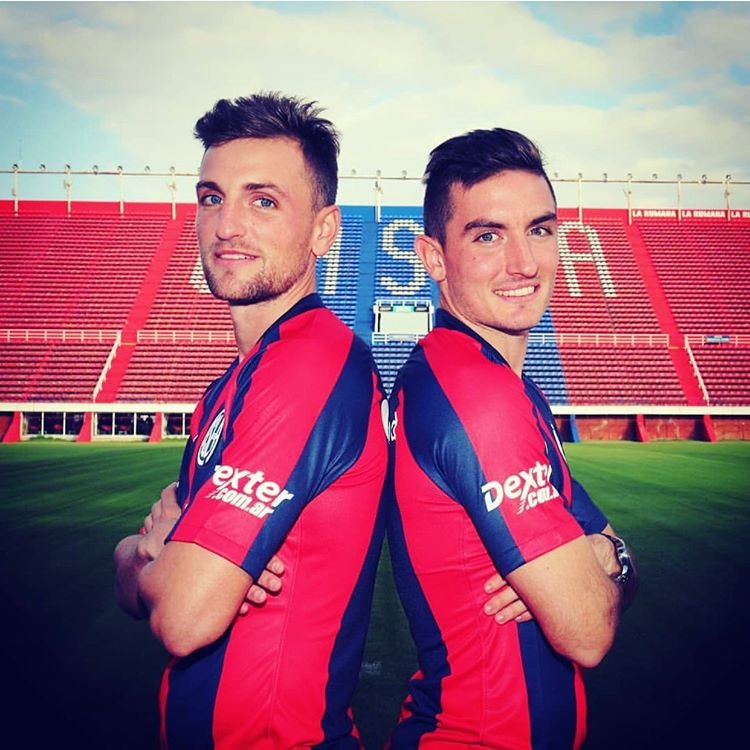 cuervosliniers's tweet photo. SOMOS FAMILIA 💙❤️ https://t.co/wX59O16fv0