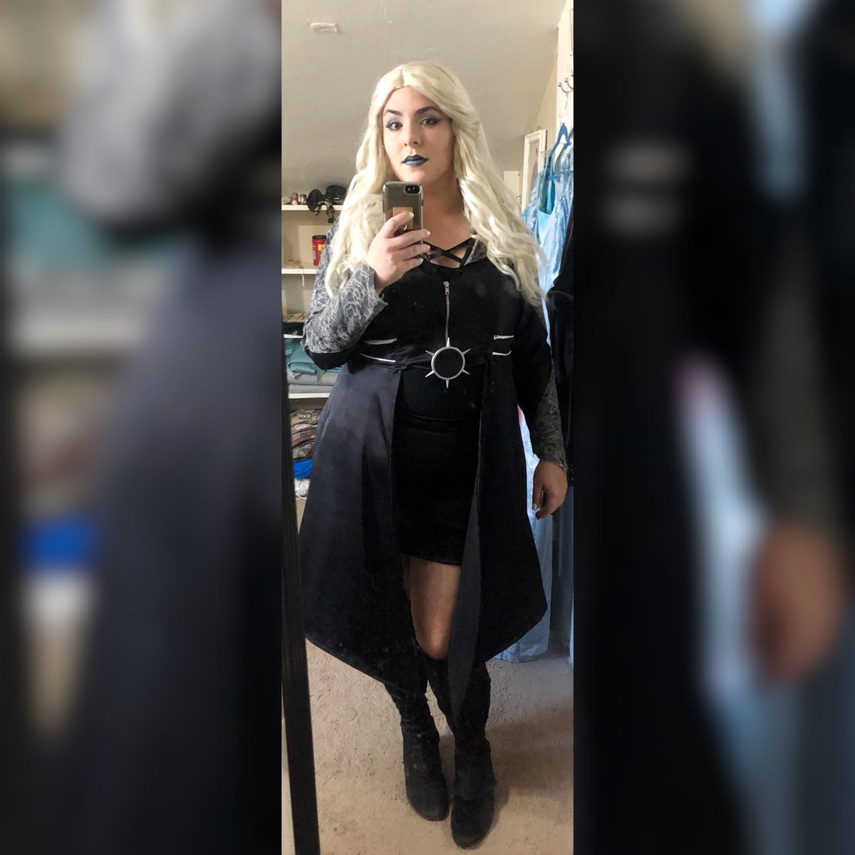 Snicklefritz_Co's tweet photo. I’m super happy with how my #killerfrost cosplay came out.  I’m just sad that my emblem fell off today at the convention. But at least I got this photo before it happened. @dpanabaker  #killerfrostcosplay https://t.co/R1eVJfpdLc