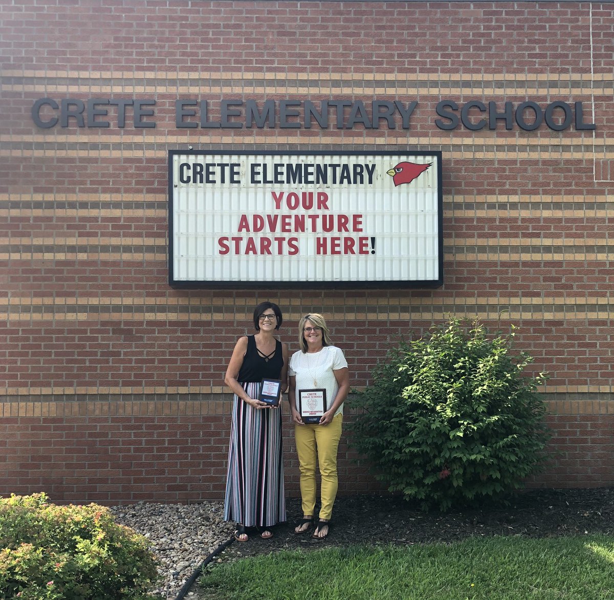 ReetzJulie's tweet photo. Love celebrating with my sister 10 years for her 20 years for me ! ❤️#CardinalPride #bestjobever #creteelementaryrocks https://t.co/JvjF7JdqMV