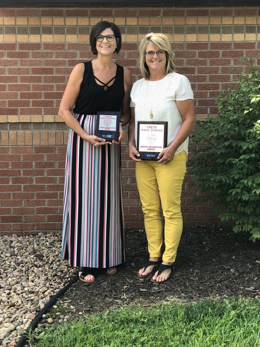 ReetzJulie's tweet photo. Love celebrating with my sister 10 years for her 20 years for me ! ❤️#CardinalPride #bestjobever #creteelementaryrocks https://t.co/JvjF7JdqMV