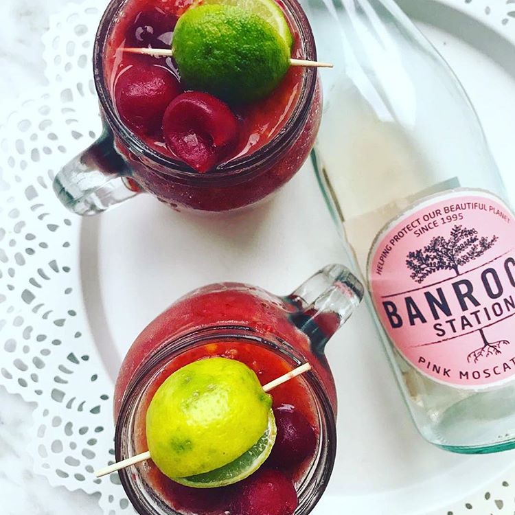 nudefruitcanada's tweet photo. Happy Friday! This calls for a Sangria smoothie, am I right? 💃👯♀️
#FruitIsBetterNude #farmtofreezer #localfoodwhatevertheseason #frozenisthenewfresh #thejoyoffruit #nudefruit #frozenfruit #frozenfood #ontario #toronto #fitness #travel #art #lifestyle https://t.co/cMNdqfW1Dk