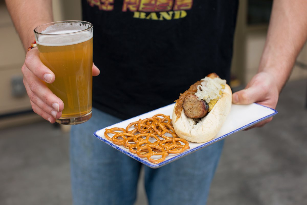 What’s better than one bratwurst? How about a second for free! Every Sunday we’re serving BOGO BRATS from 12pm-5pm. #bratsfordays #bogo #hotdeals #fortcollins #magicrat
