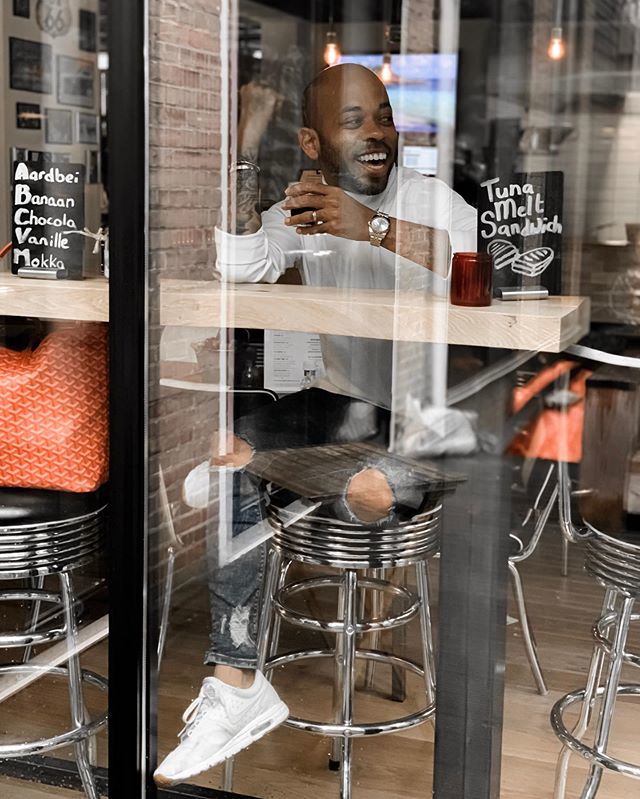 ByQuincy's tweet photo. Life in a glass box 💅🏾 https://t.co/gy1LF9Mqof https://t.co/cumFRNmZaj
