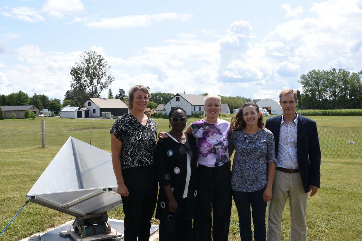 SAR_ahBanks's tweet photo. Had the opportunity to talk to the Minister of the #Environment about the corner reflector we installed at #AAFC to prepare for the Radarsat Constellation Mission (#RCM!), and how #ECCC is using #EarthObservation data to monitor the impacts of #ClimateChange on the environment! https://t.co/YI9VpLnCVj