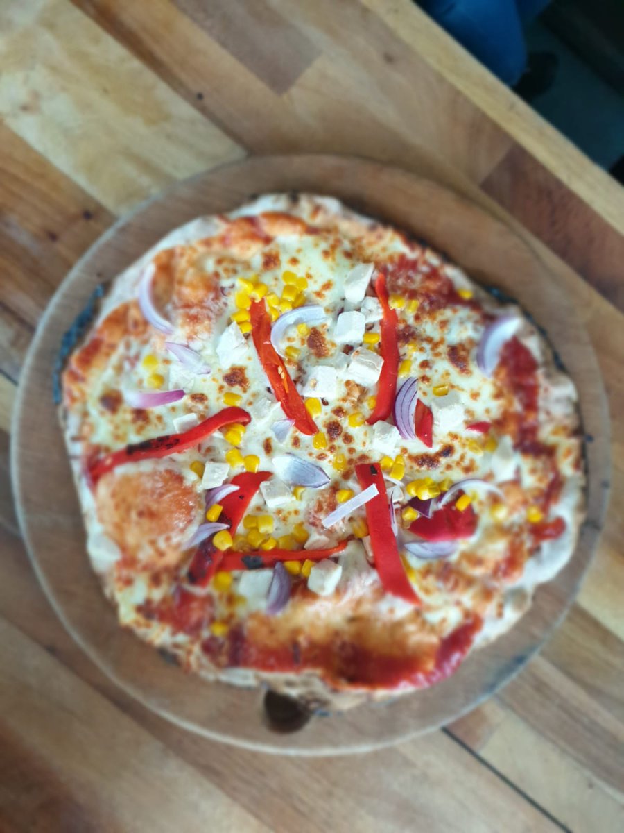 nonnas_info's tweet photo. NEW PIZZA - The Texan One - BBQ base. Mozzarella, roasted red peppers, sweetcorn, red onions and chicken. Not traditional but sweet, sticky and delicious!
#bbqbase #pizza https://t.co/HNkA0M6G6j