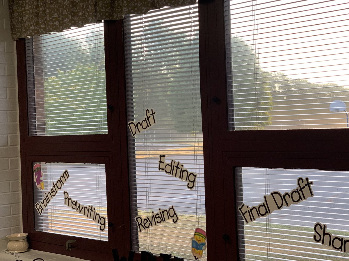 MrsShannonNMES's tweet photo. Happy first Friday of the 2019-20 school year! We’re busy working together! Collaboration and routine building! @NewMarketES @NMPrincipalSSCS https://t.co/Nhsn5kxBUC