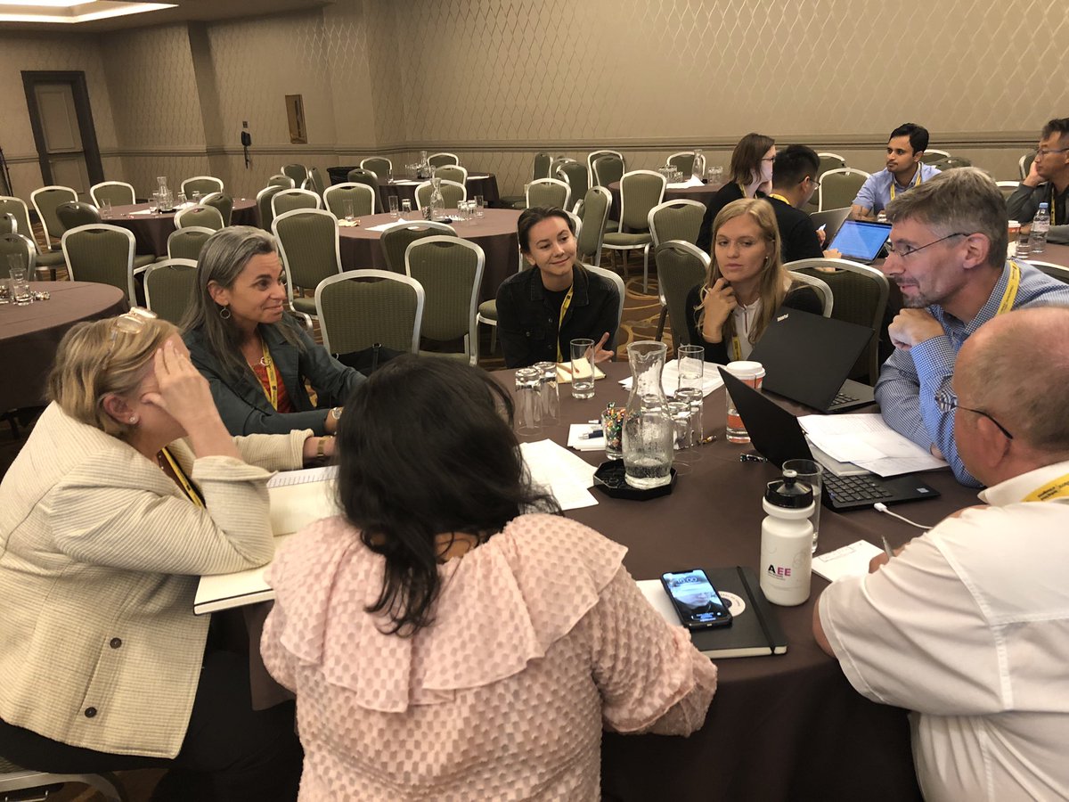 garimasharma11's tweet photo. .@paradox_bothand scholars receiving feedback on their working papers on #microfoundations of #paradox @MarianneWLewis @profwendysmith @ericknight @RebeccaBednarek @Tatbeeq @AOM_OB @AOM_OMT https://t.co/YrvmuUQ0F1