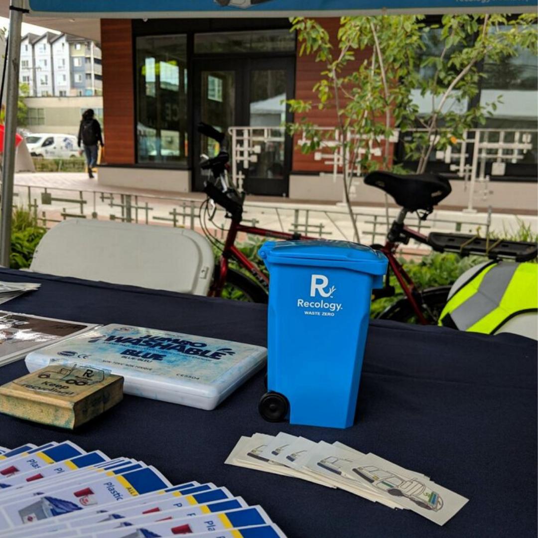 RecologyKC's tweet photo. After you enjoy some food and drink a the #slublockparty, head on over to our booth and we'll talk recycling, composting, and what goes where!
#slubp #recology #recyclingeducation https://t.co/PS3DEHfxxD