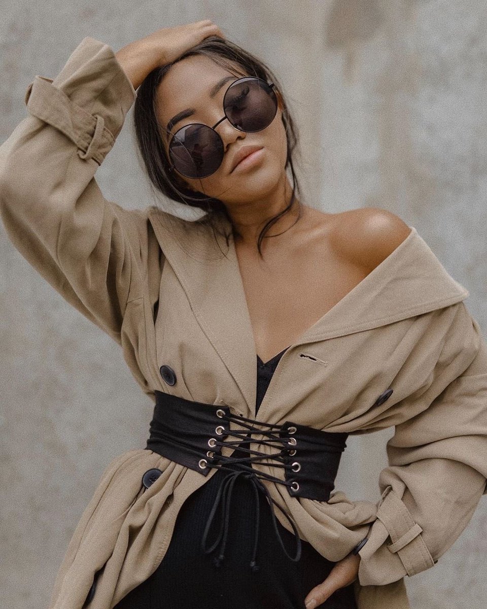 zerouv's tweet photo. Flawless Fridays 💫 ⠀
👤: @thegreylayers 🇺🇸 ⠀ ⠀
🕶: #zerouv8370⠀ ⠀
:
.
:
#nyc #mood #newwork #roundsunglasses #trending #fashion #accessories #womensfashion #retrostyle #retrosunglasses #ootd #sunglasses #shopzerouv #zerouv https://t.co/G6BYpayByu